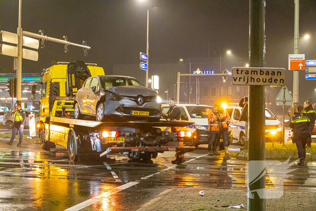 Tram ontspoord na aanrijding met personenauto