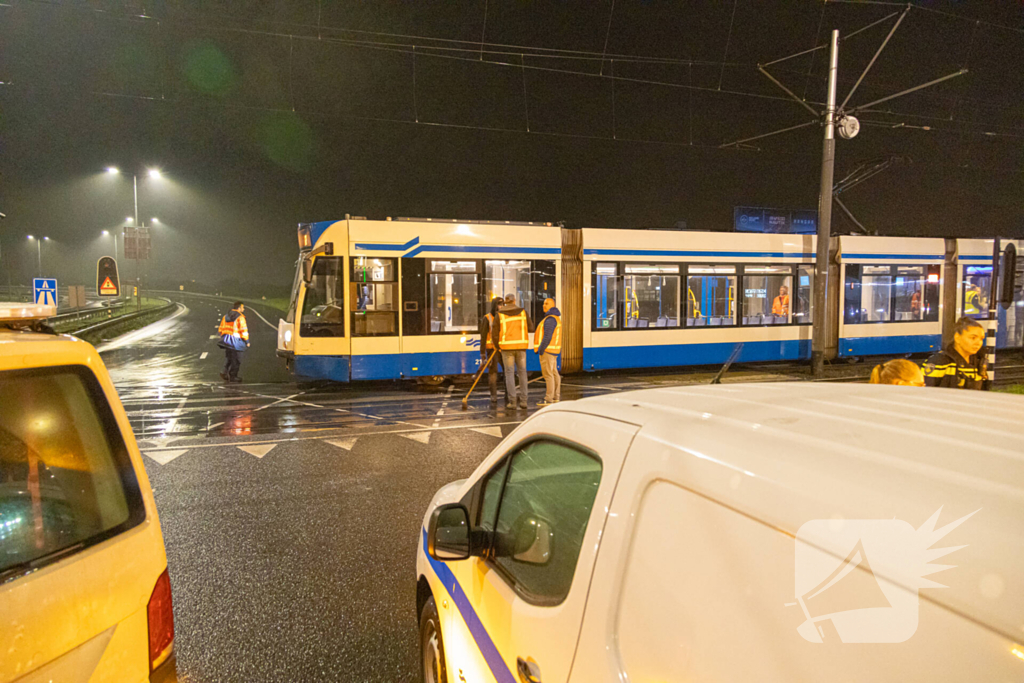 Tram ontspoord na aanrijding met personenauto