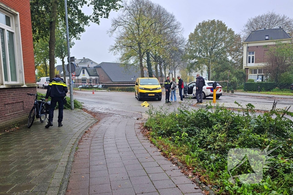 Fietser gewond bij botsing met pakketbezorger