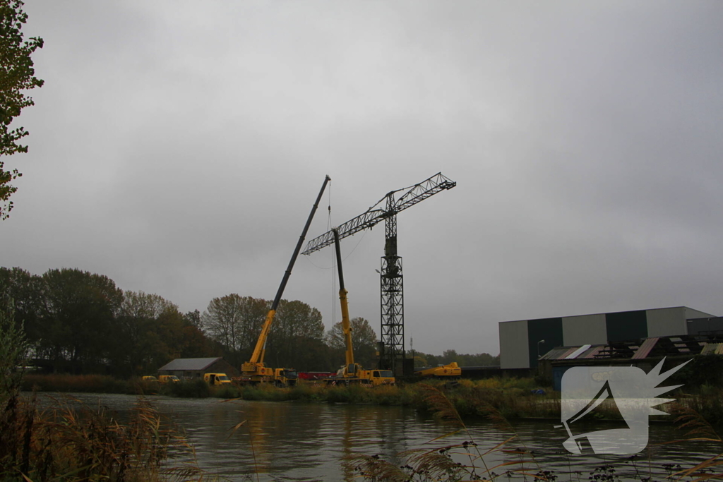 Demontage hijskraan op scheepswerf grote klus