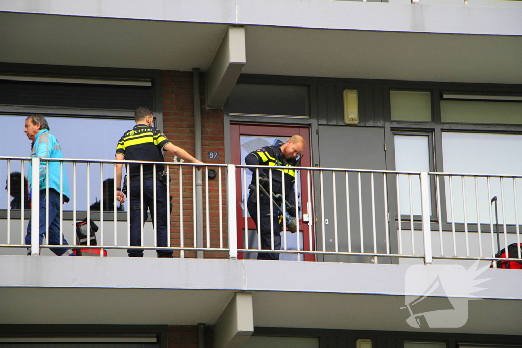 Politie ramt woning open voor ambulancedienst