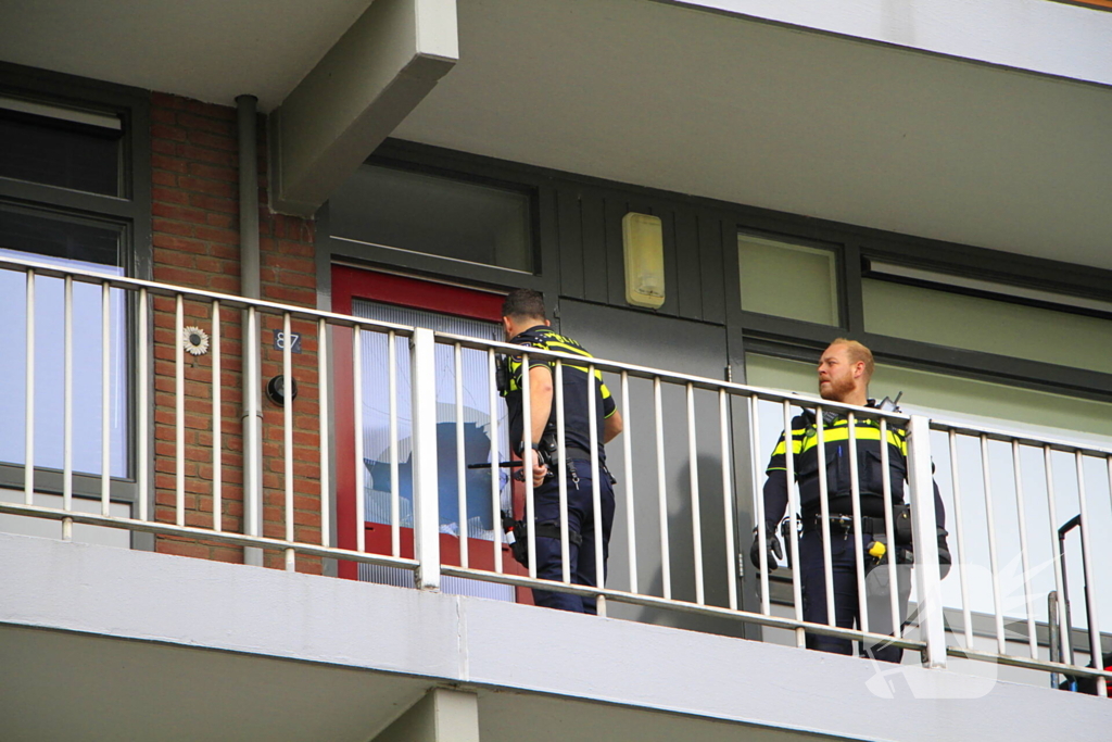 Politie ramt woning open voor ambulancedienst