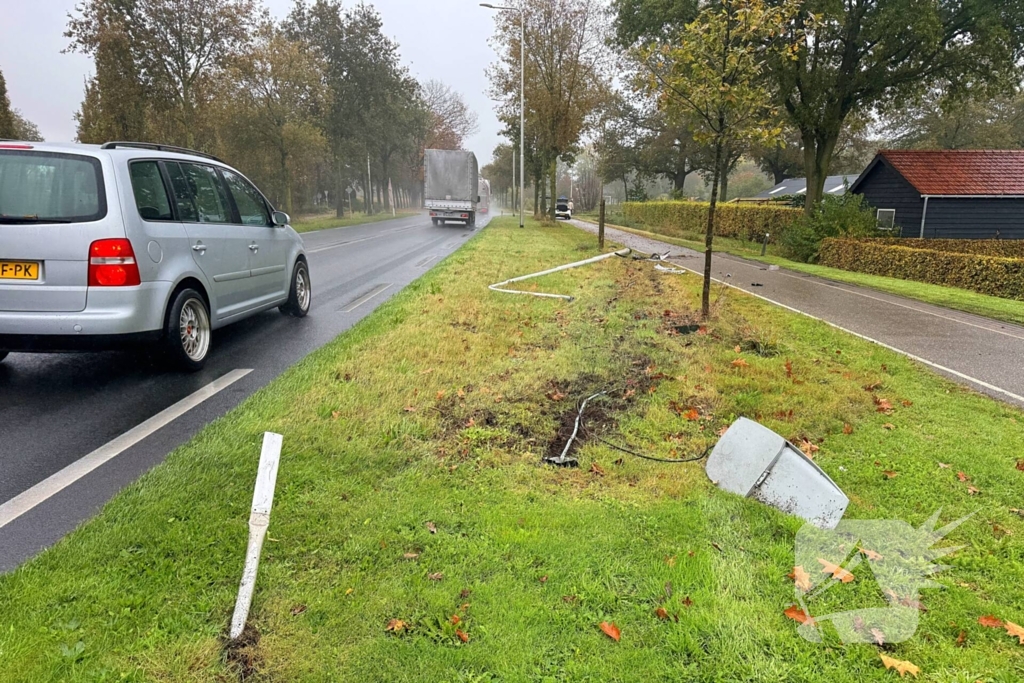 Auto zwaar beschadigd bij eenzijdig ongeval