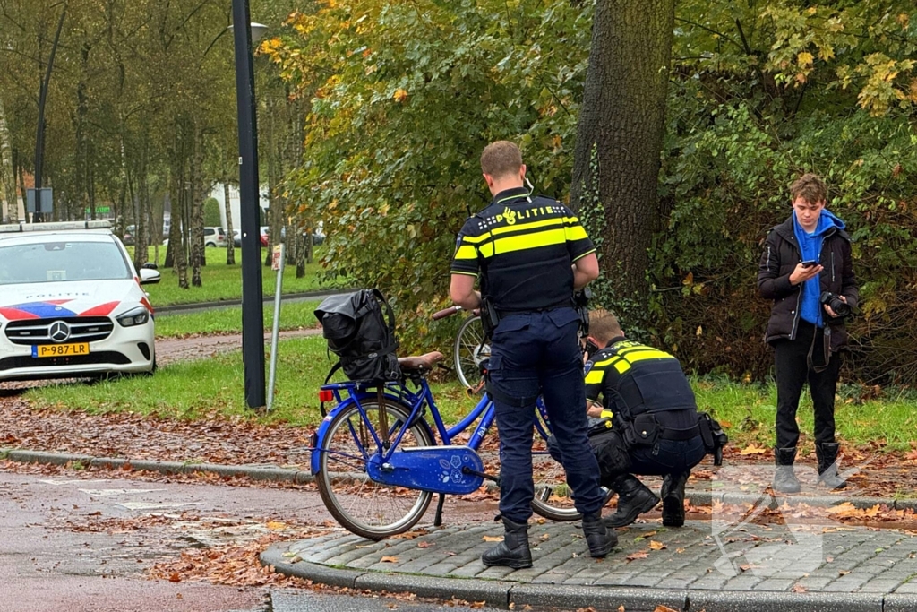 Automobilist rijdt door na scheppen van jonge fietster