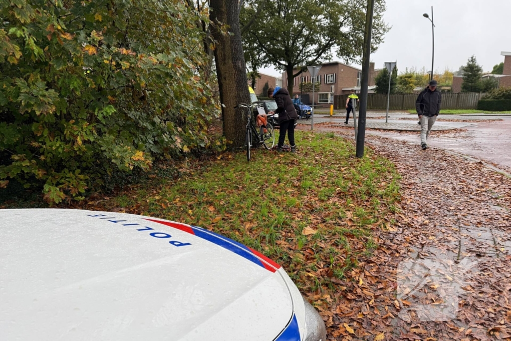 Automobilist rijdt door na scheppen van jonge fietster