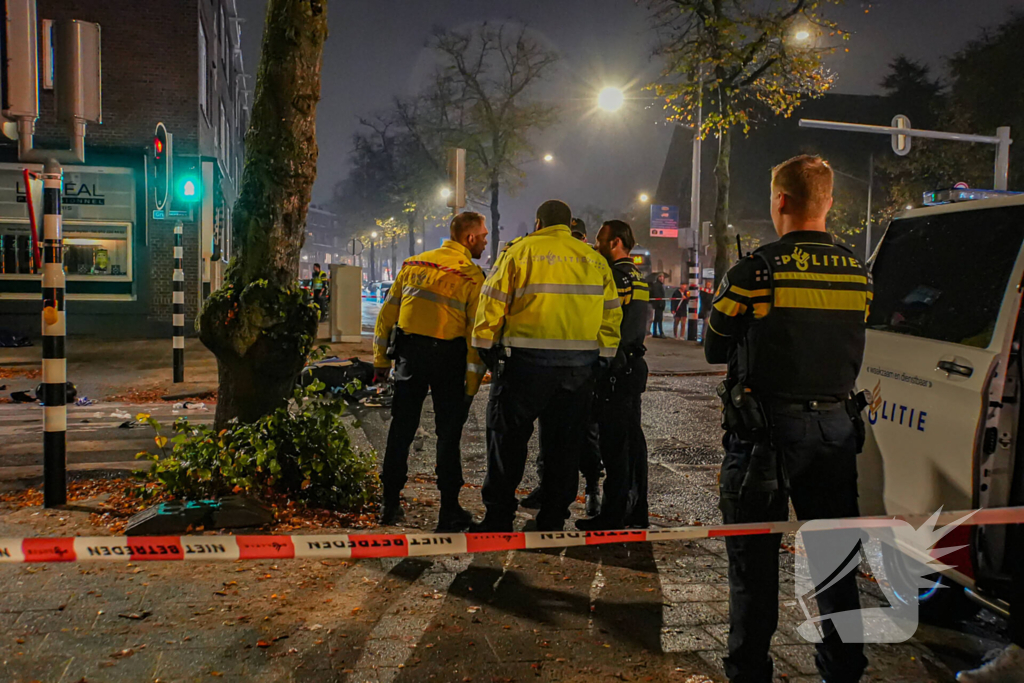 Zwaargewonden bij ernstige aanrijding tussen bestelbus en scooter