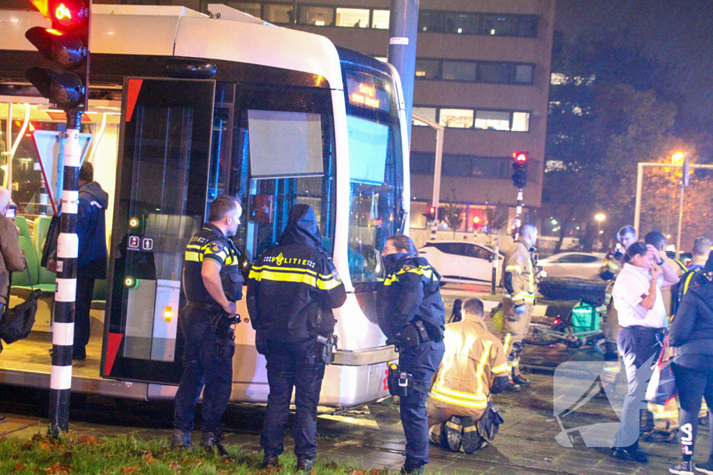 Maaltijdbezorger aangereden door tram