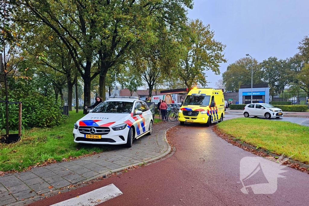 Automobilist en fietser botsen automobilist rijdt door