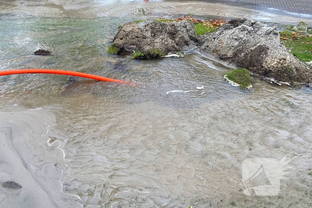 Waterlekkage zorgt voor overlast in de buurt