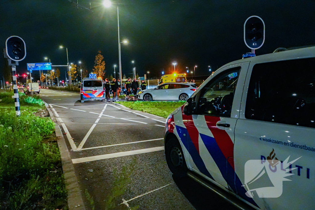 Scooterrijder ten val na botsing met auto