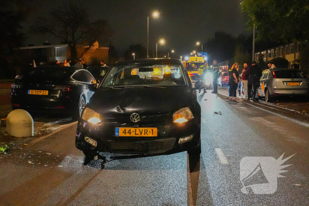 Automobilist krijgt harde botsing met scooterrijder