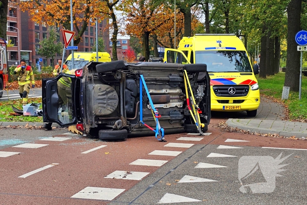 Voertuig gekanteld bij ernstig ongeval