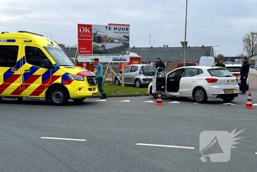 Twee personenwagens betrokken bij verkeersongeval