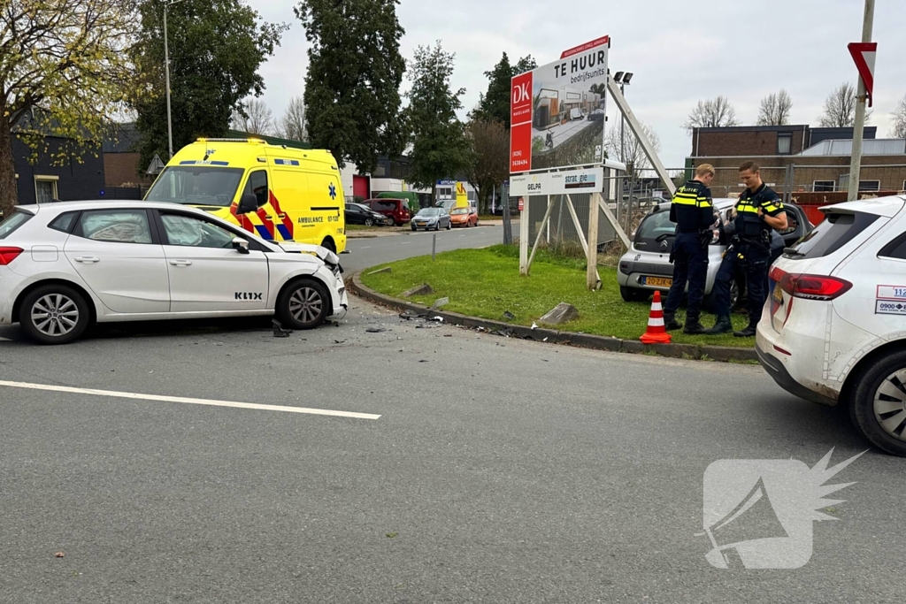 Twee personenwagens betrokken bij verkeersongeval