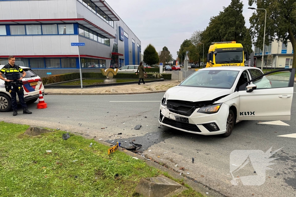 Twee personenwagens betrokken bij verkeersongeval