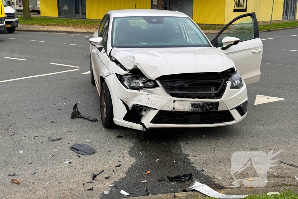 Twee personenwagens betrokken bij verkeersongeval