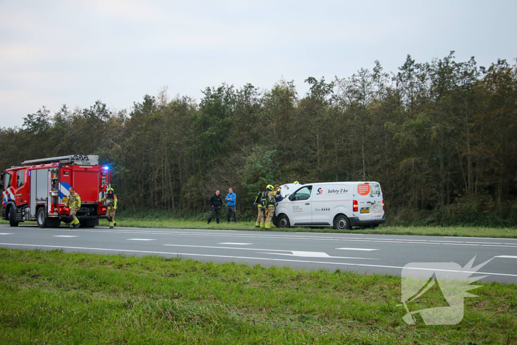 Flinke vertraging na botsing tussen bestelbussen