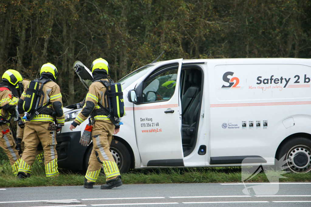 Flinke vertraging na botsing tussen bestelbussen