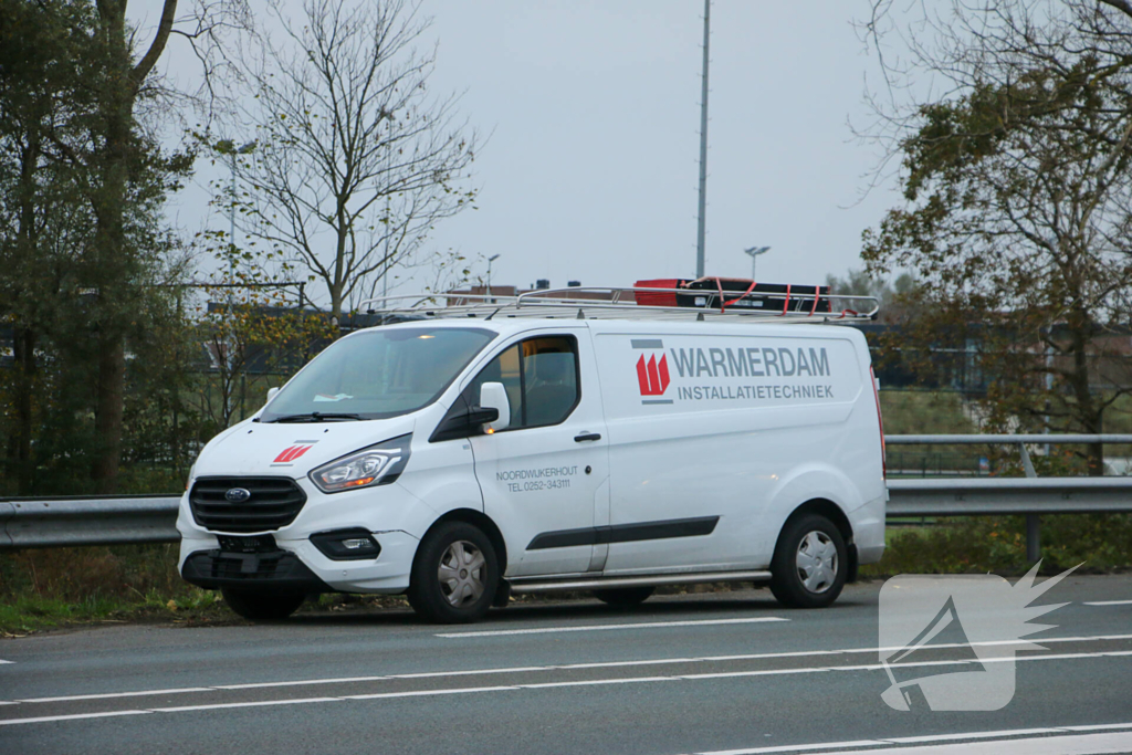 Flinke vertraging na botsing tussen bestelbussen