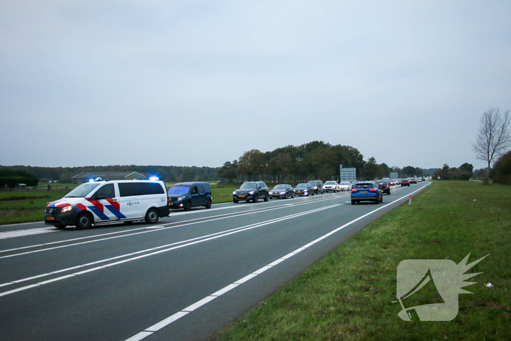 Flinke vertraging na botsing tussen bestelbussen