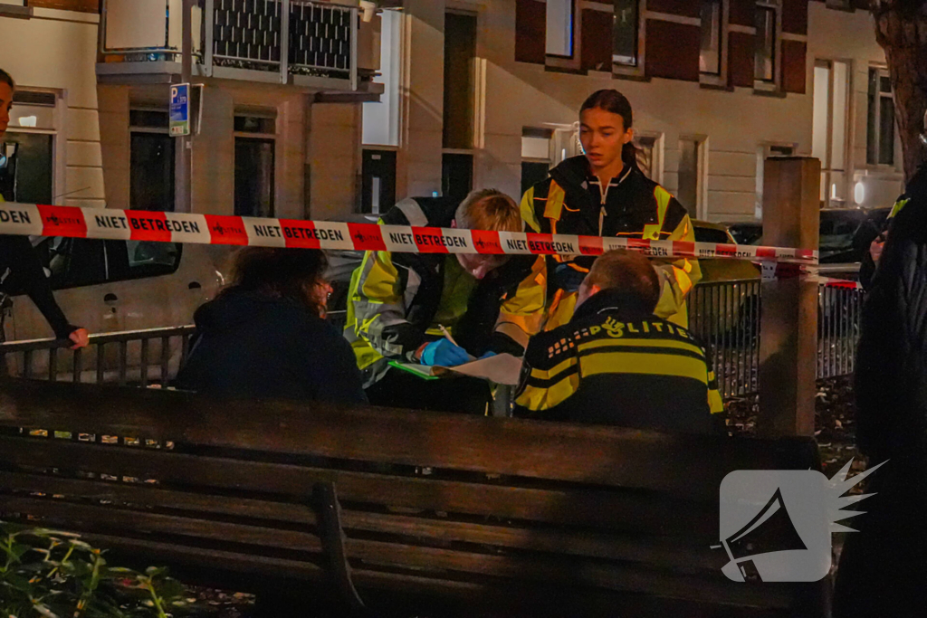 Vrouw en hond gered uit brandende woning