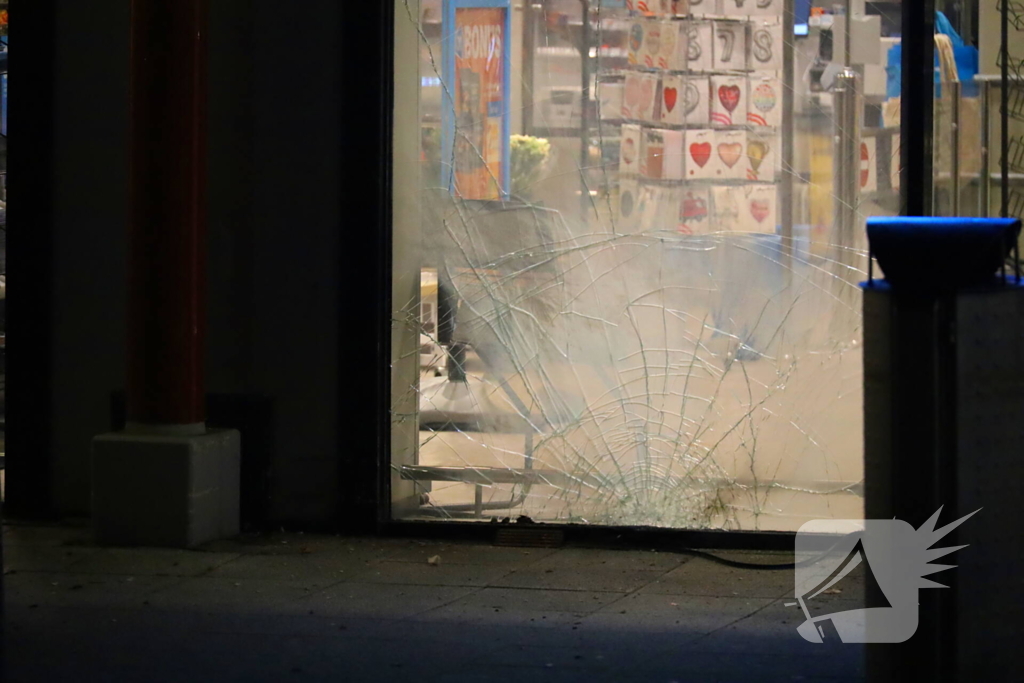 Politie doet onderzoek naar explosie bij filiaal Albert Heijn