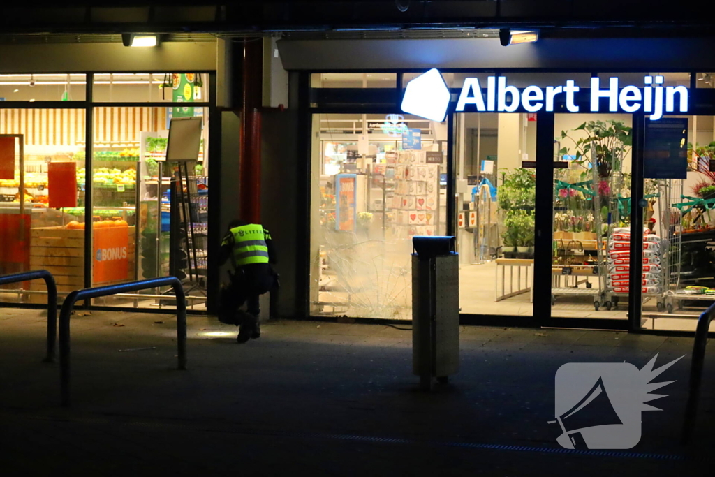 Politie doet onderzoek naar explosie bij filiaal Albert Heijn