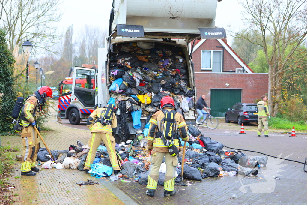 Brand in vuilniswagen snel geblust