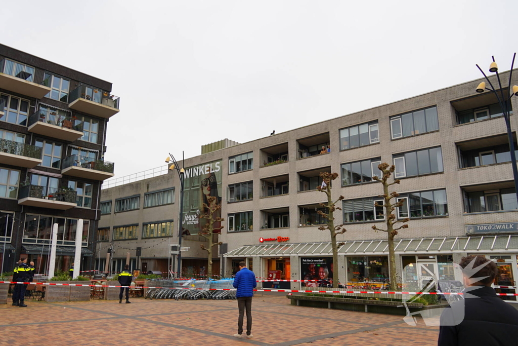 Man met verward gedrag in woning nabij winkelcentrum