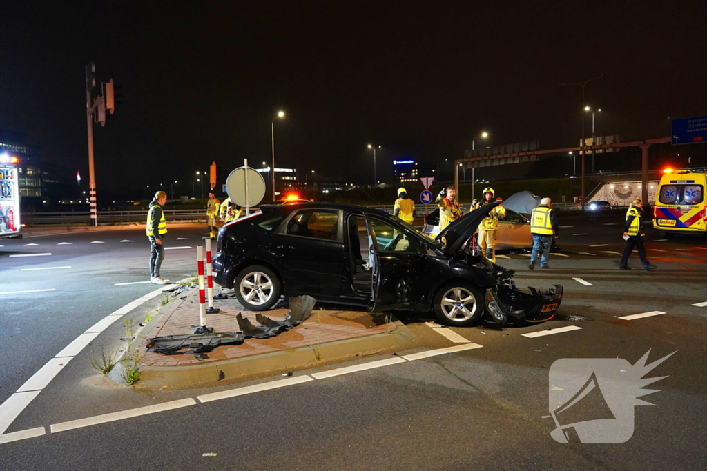 Lesauto betrokken bij frontale aanrijding op kruising