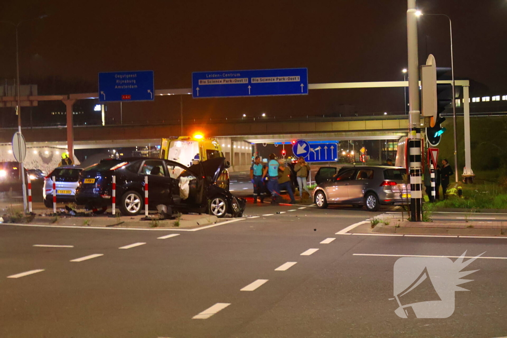 Lesauto betrokken bij frontale aanrijding op kruising