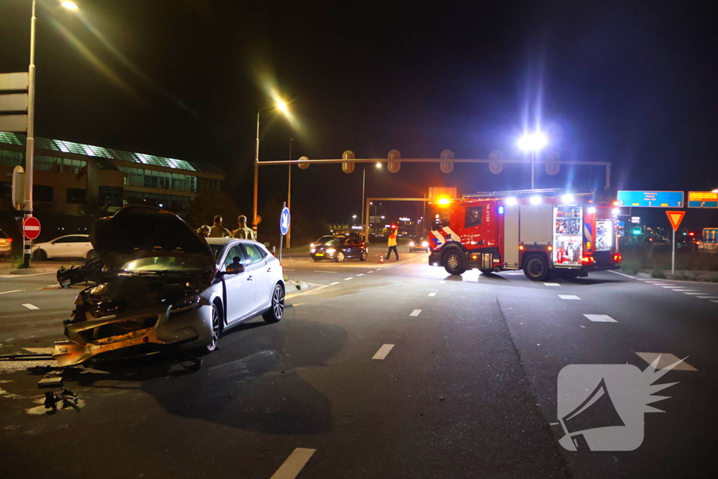 Lesauto betrokken bij frontale aanrijding op kruising