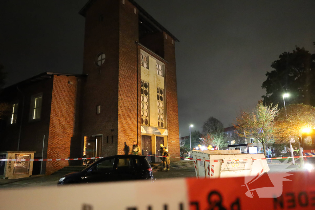 Brand in kerk ontdekt door aanwezigen