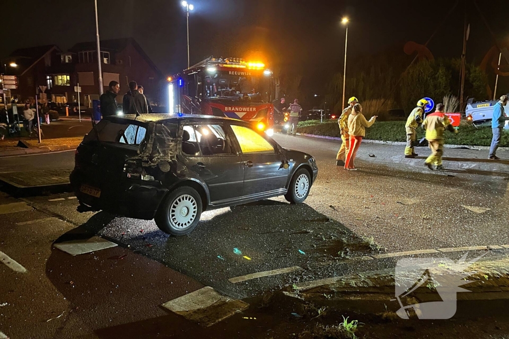 Auto gelanceerd en gecrasht, inzittenden gewond