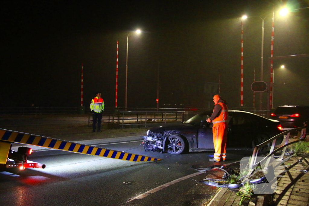 Vuurwapen aangetroffen bij flinke aanrijding