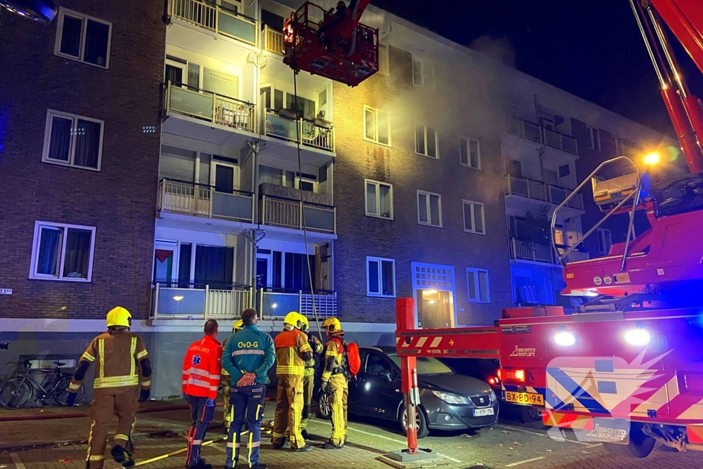 Veel rookontwikkeling bij brand in flatwoning