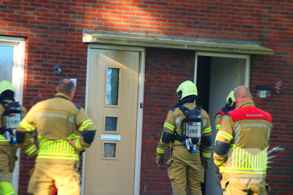 Bewoner loopt brandwonden op bij vlam in de pan