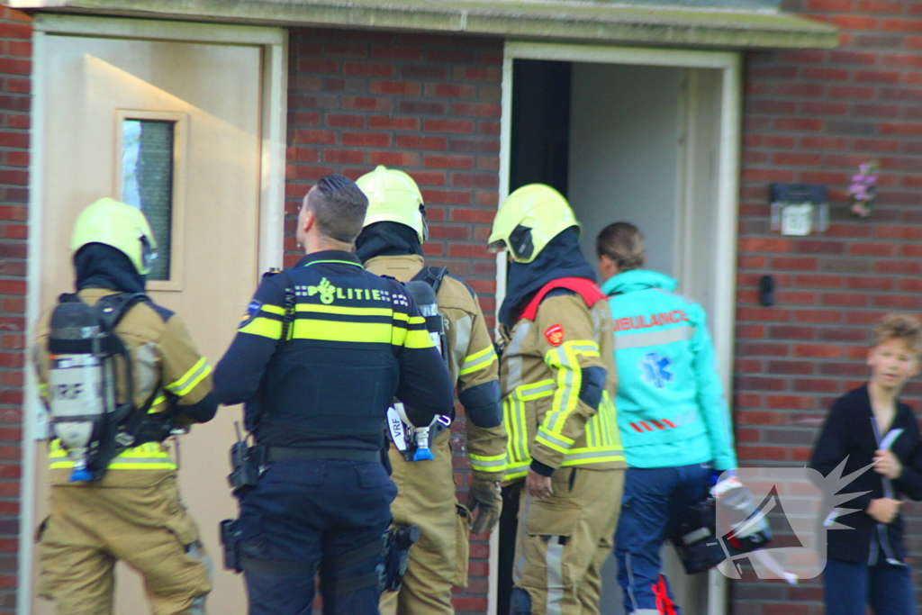 Bewoner loopt brandwonden op bij vlam in de pan