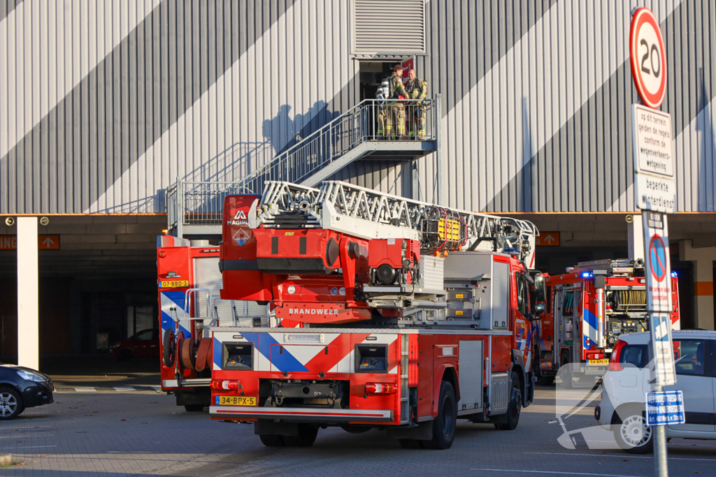 Bouwmarkt ontruimd vanwege brand