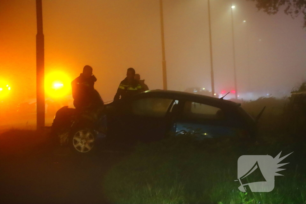 Gewonde en veel schade na frontale aanrijding