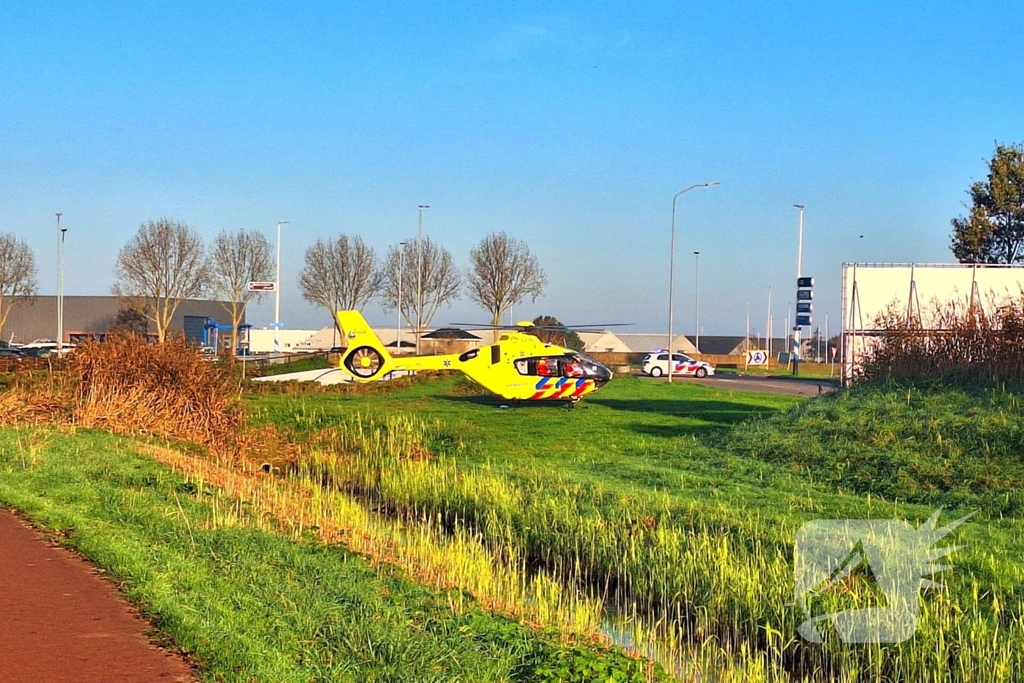 Twee gewonden nadat auto achterop bakwagen botst