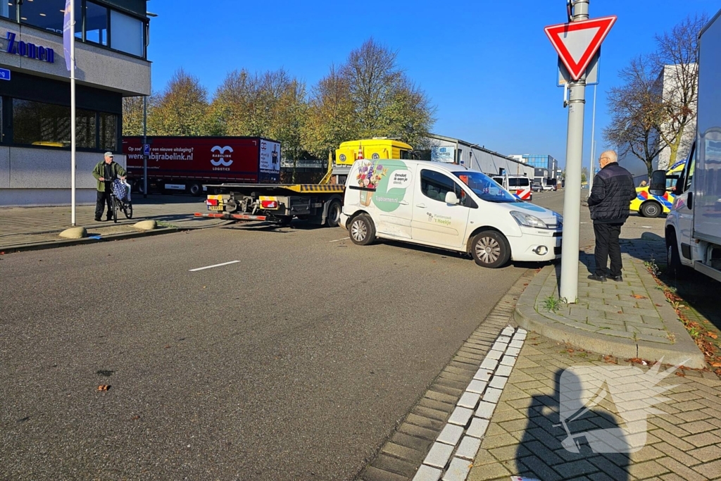 Gewonde bij aanrijding tussen twee voertuigen