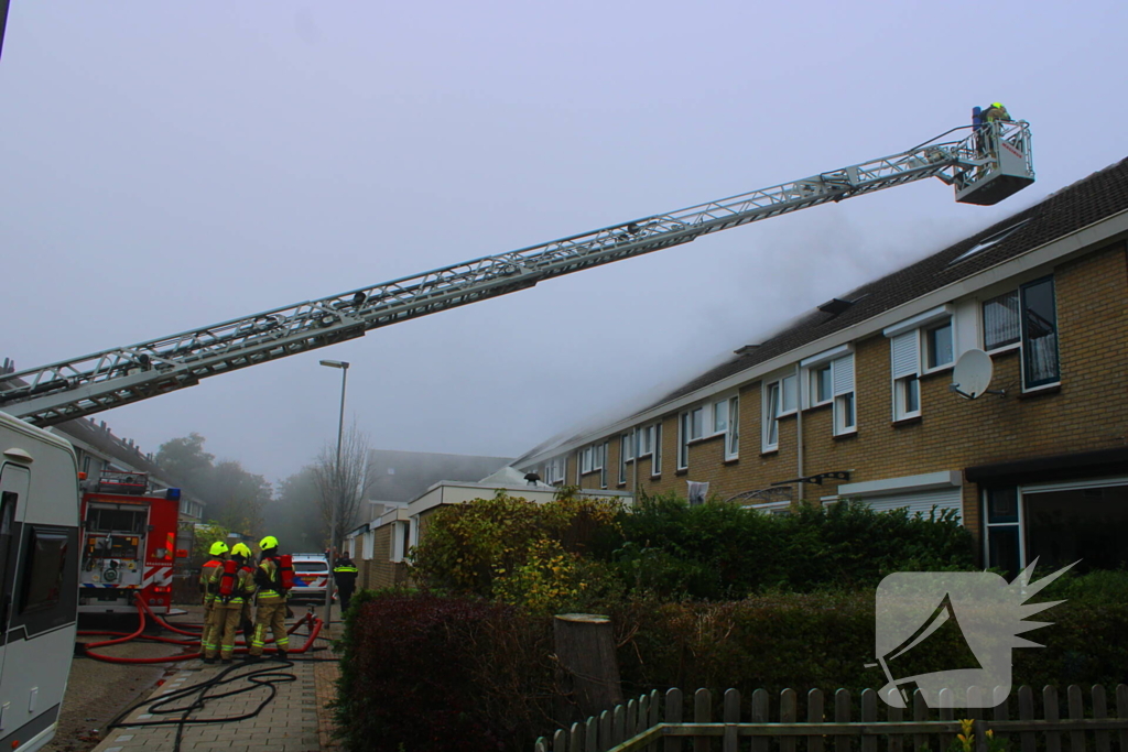 Veel rookontwikkeling bij brand in woning