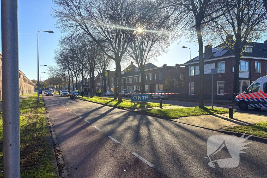 Politie onderzoek naar aanrijding tussen fietsers en vrachtwagen