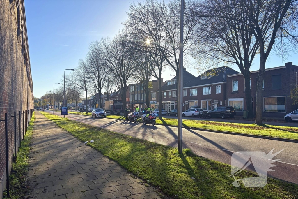 Politie onderzoek naar aanrijding tussen fietsers en vrachtwagen