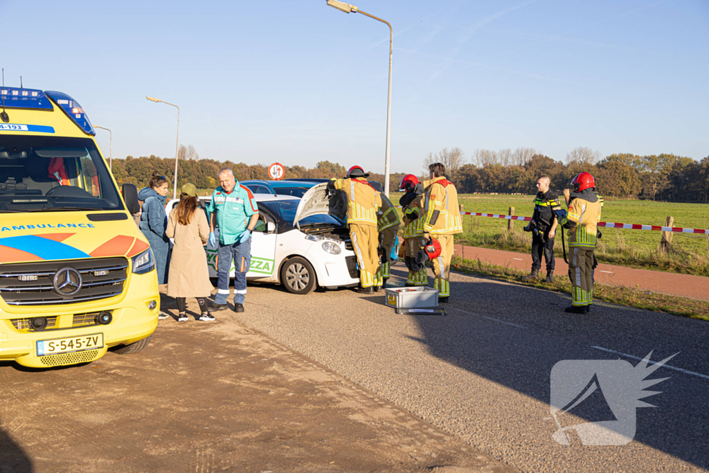 Onderzoek naar oorzaak botsing tussen twee auto's