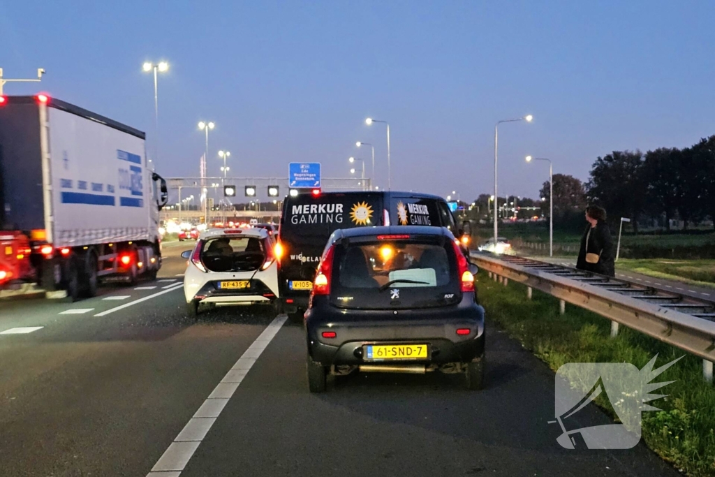 Snelweg deels dicht door verkeersongeval