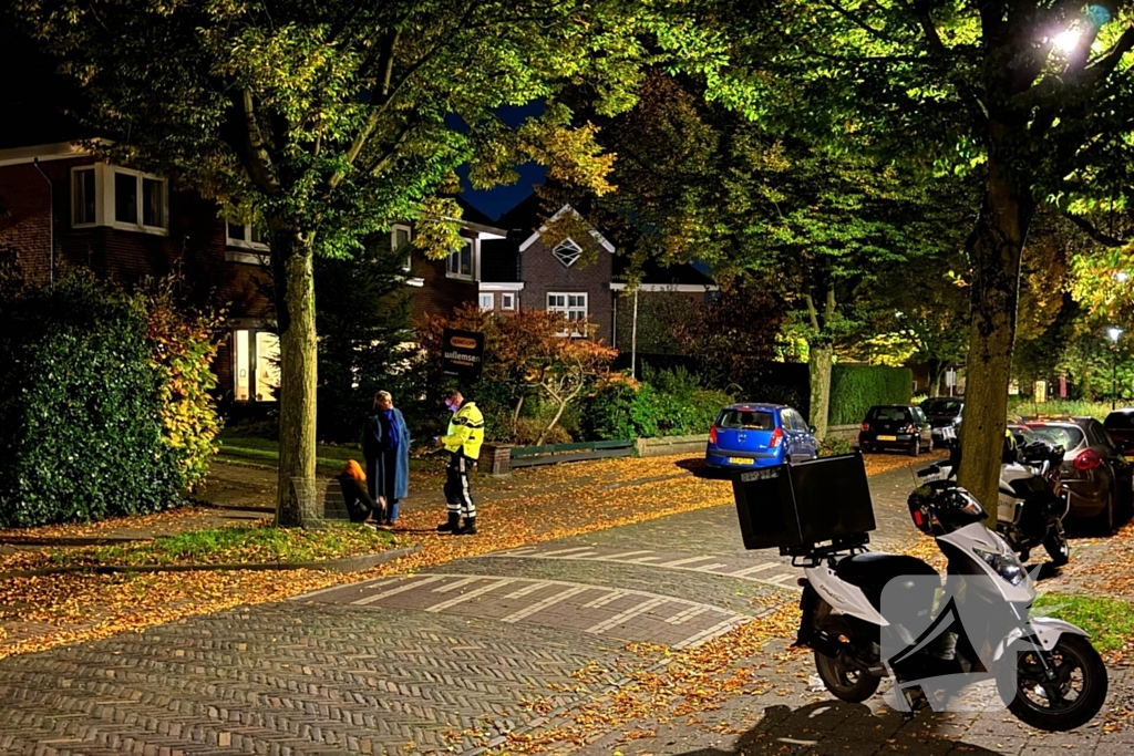 Scooter bezorger gaat hard onderuit