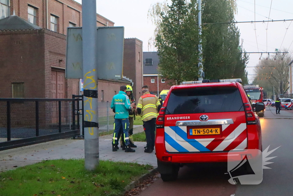 Specialistisch politieteam treft overleden persoon aan bij inval na flatbrand