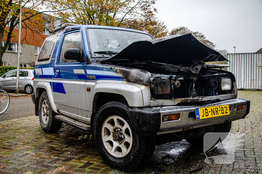 Voertuig flinke beschadigd door brand